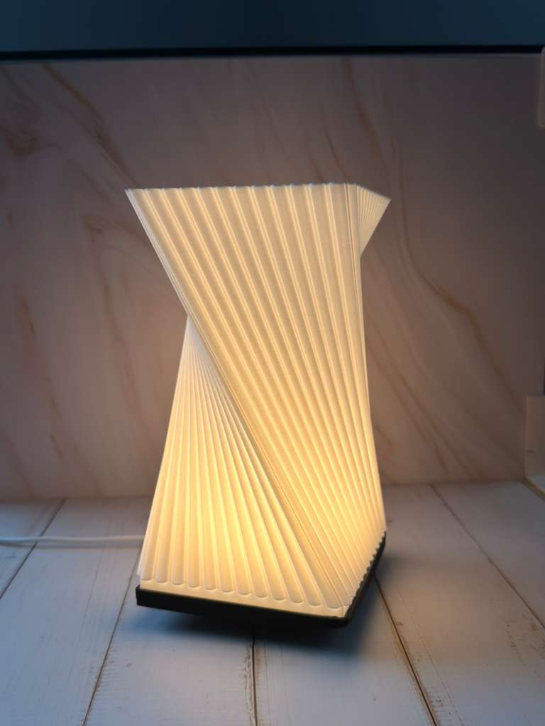 Modern Twisted Table Lamp – Minimalist LED Bedside Lamp | Sculptural Ambient Light (LED Included)